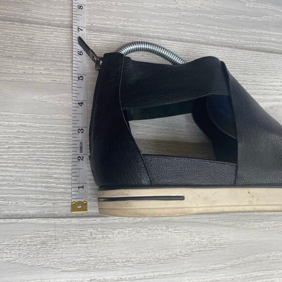 Eileen Fisher Women's Black Leather Strappy Sport T Sandals Size 8.5 - Picture 2 of 10